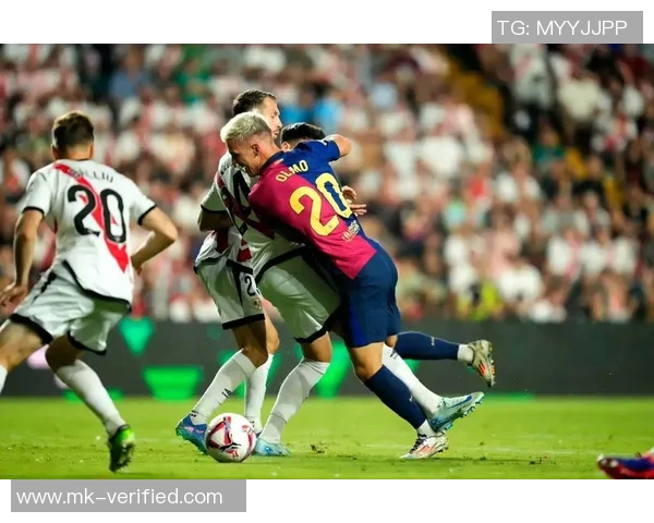 切尔西友谊赛大胜巴萨六比二争议判罚引发全场热议