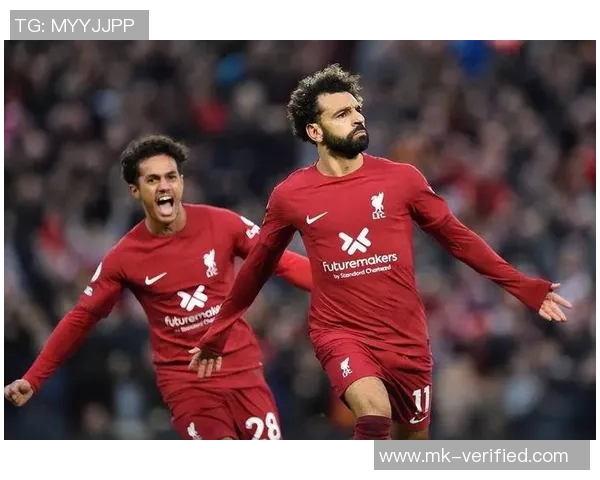 国王杯激战：拜仁逆转那不勒斯红牌事件引发全场热议与争议